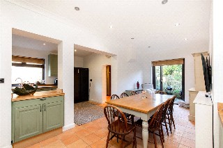 Dallas Road, London, W5