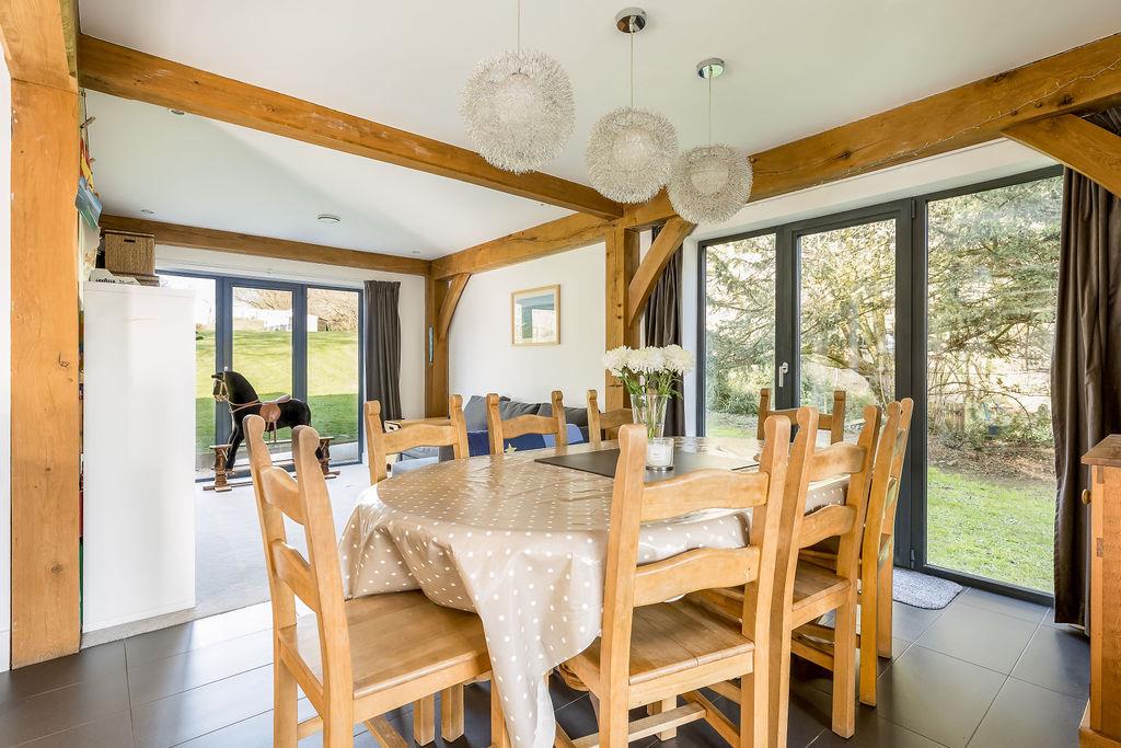 A DINING AND SNUG ph