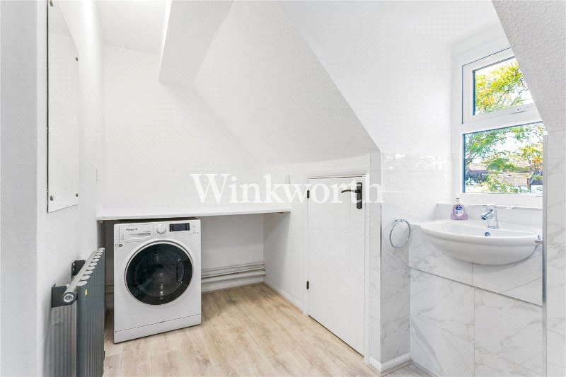 Pilgrims Close, London, N13