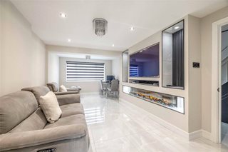 Hewlett Place, Bagshot, Surrey, GU19