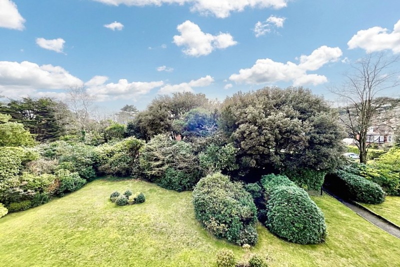 West Cliff Road, Bournemouth, BH4