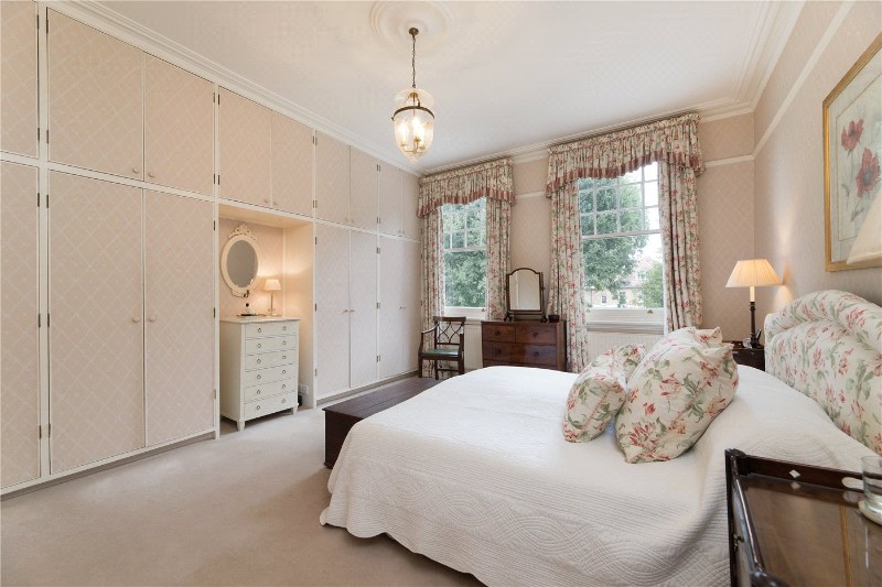 Howards Lane, London, SW15