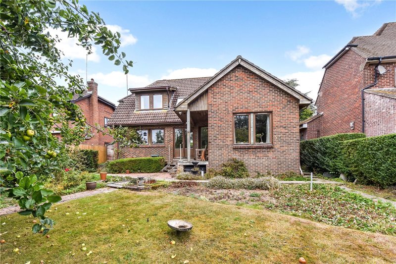 Woodbury Avenue, Petersfield, Hampshire, GU32
