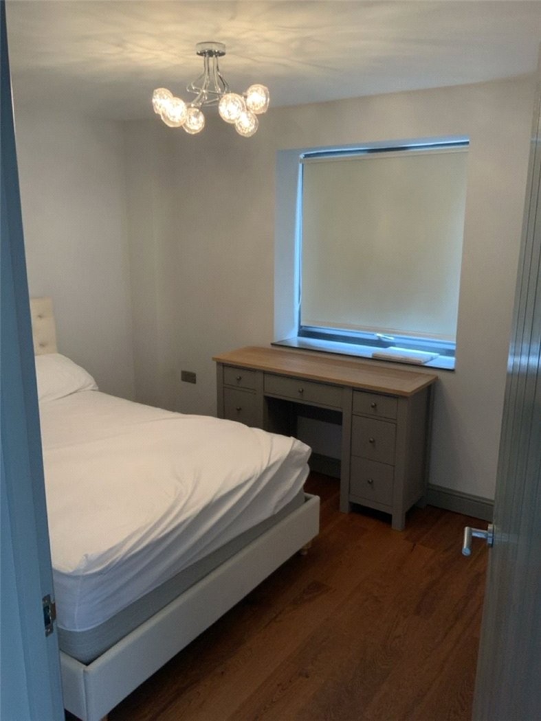 Dollis Drive, Farnham, Surrey, GU9