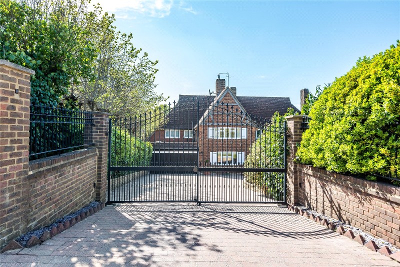Cockfosters Road, Hadley Wood, EN4