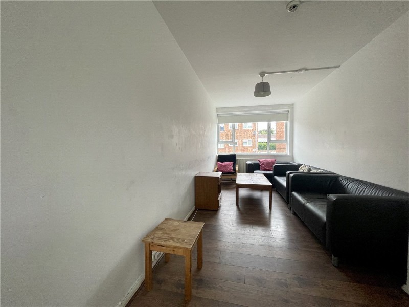 Dollis Drive, Farnham, GU9