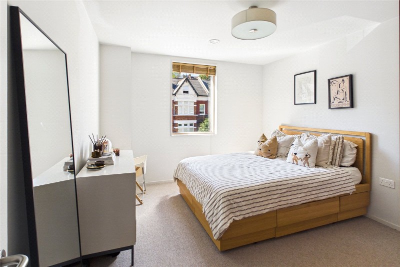 Knollys Road, London, SW16