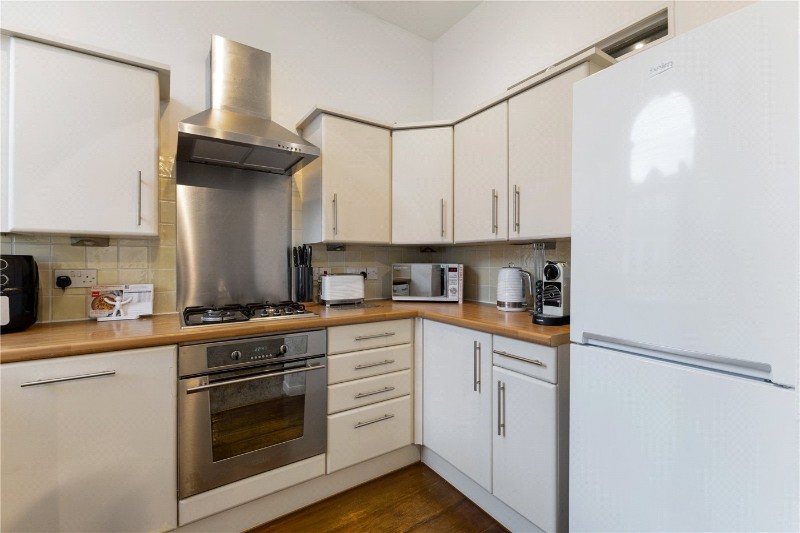 Sisters Avenue, London, SW11