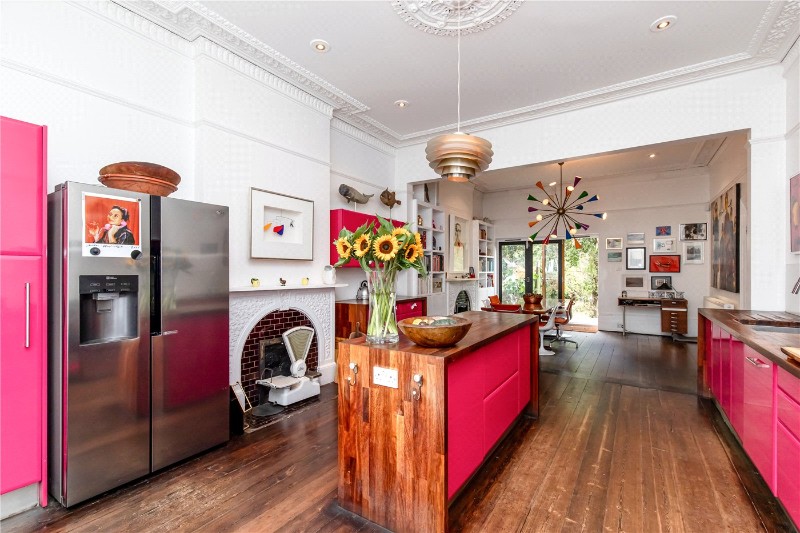 Avenue Crescent, London, W3
