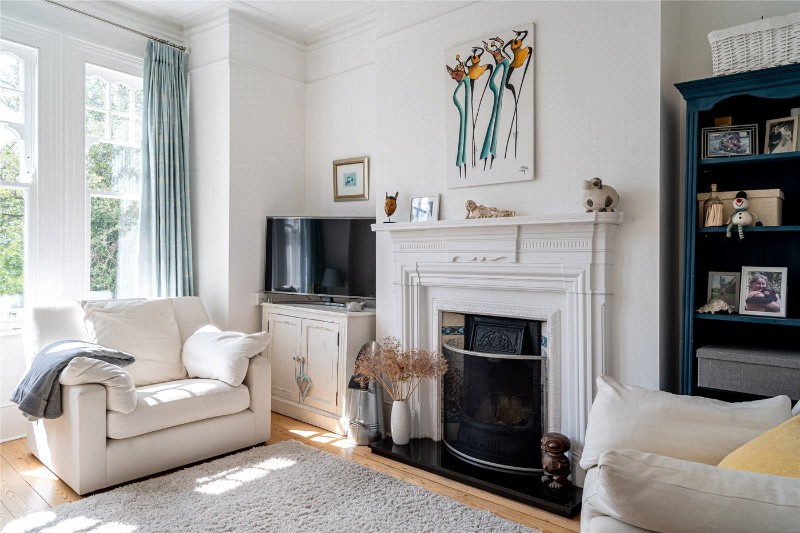 Salford Road, London, SW2