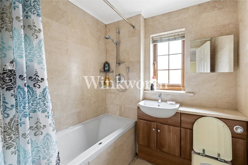 Crothall Close, London, N13