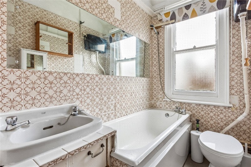 Lessingham Avenue, London, SW17