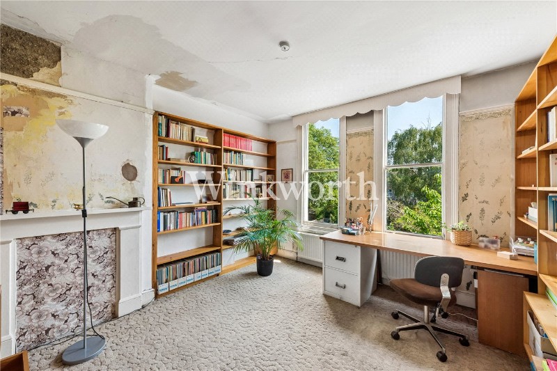 Lakeside Road, London, N13