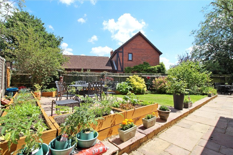 Woburn Close, Market Deeping, Peterborough, Lincolnshire, PE6