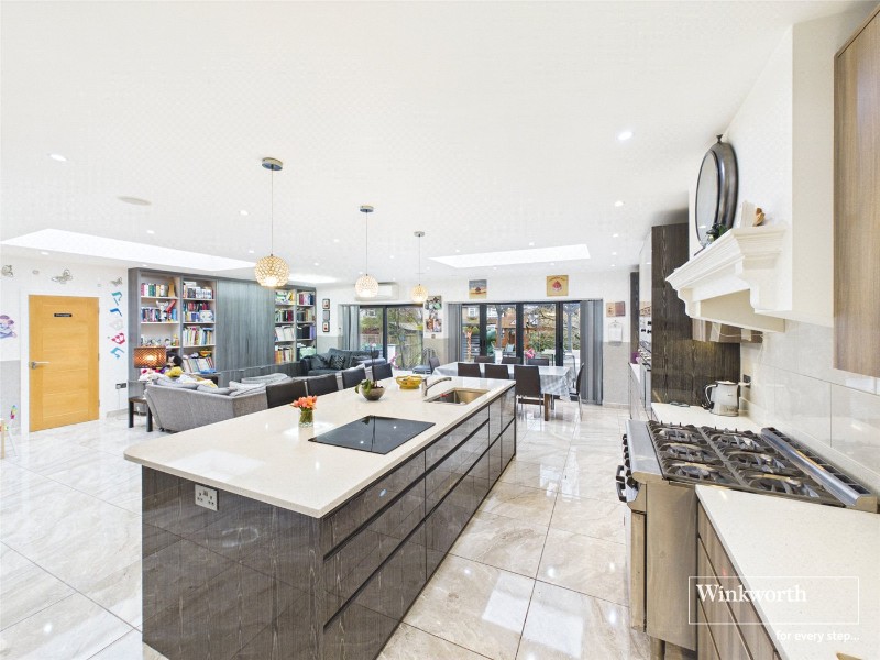 Edgwarebury Lane, Edgware, HA8