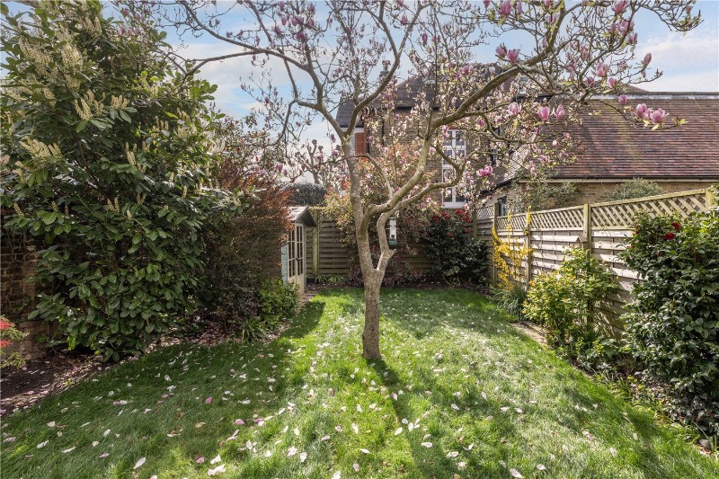 Howards Lane, London, SW15
