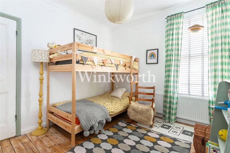 New River Crescent, London, N13