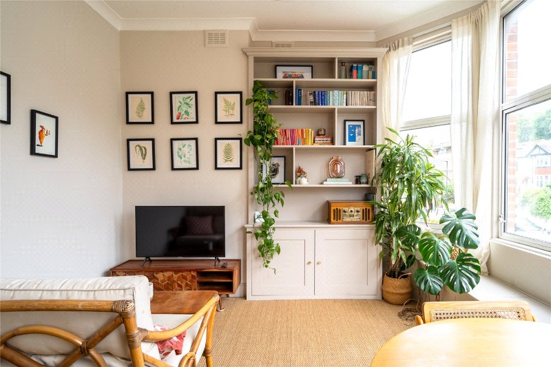 Knollys Road, London, SW16