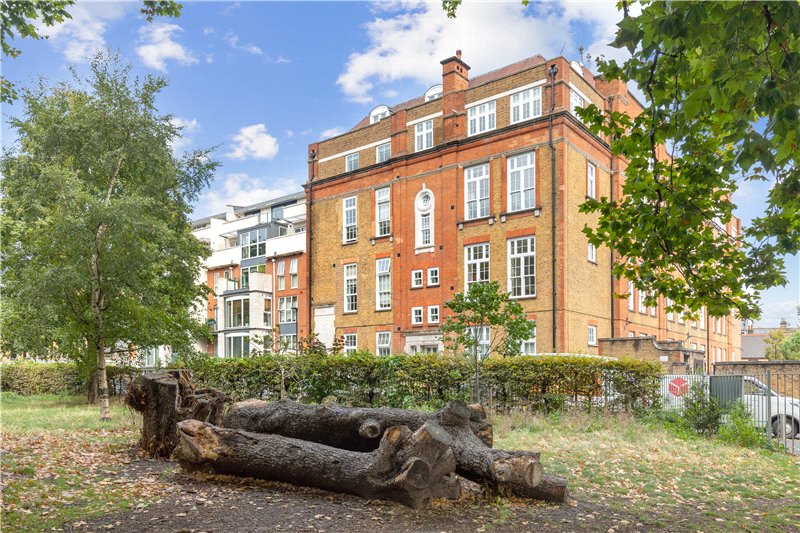 Lawn Lane, London, SW8