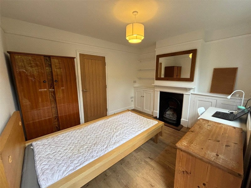 Victoria Road, Farnham, Surrey, GU9