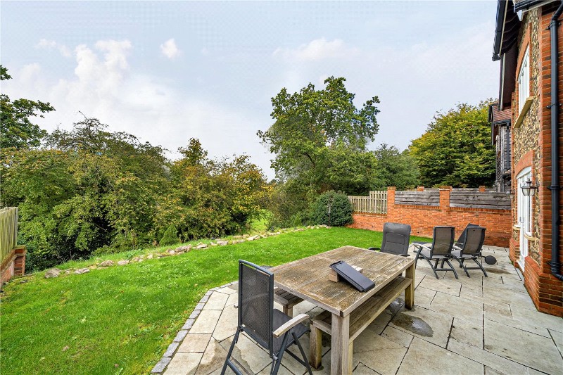 East Bridge Close, Tilford, Farnham, Surrey, GU10