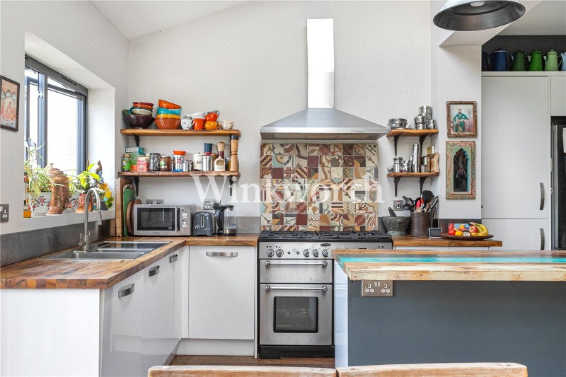 River Avenue, London, N13