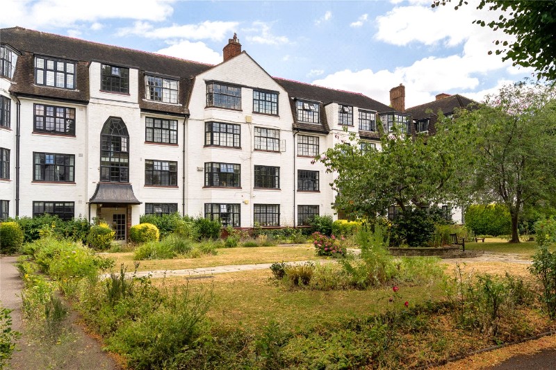Leigham Avenue, London, SW16