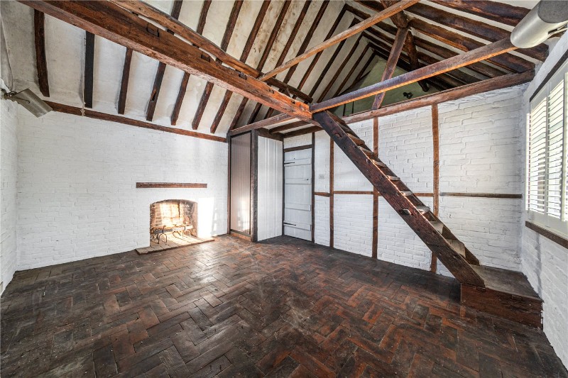 Crondall Lane, Dippenhall, Farnham, Surrey, GU10