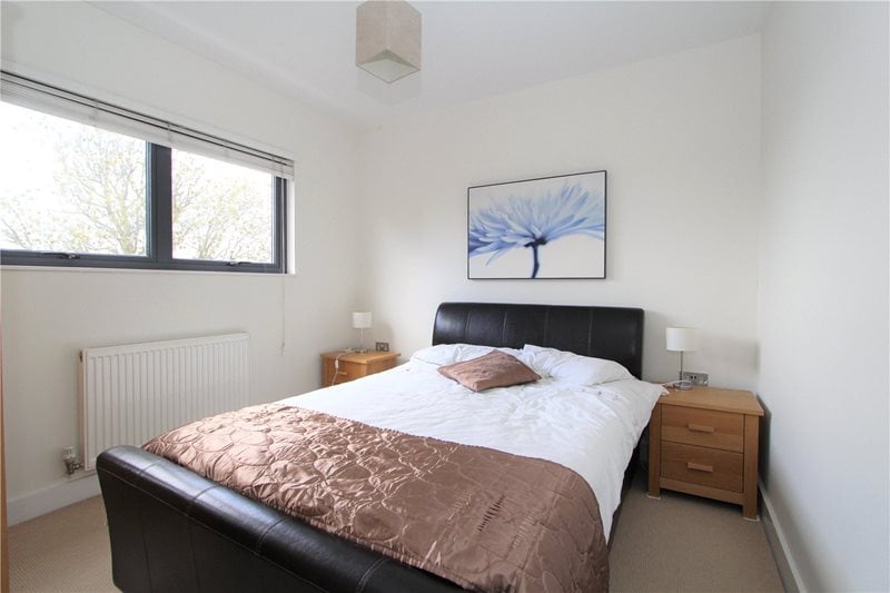 Victoria Court, Kingsbridge Avenue, London, W3