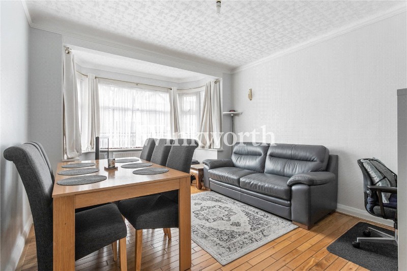 Empire Avenue, London, N18