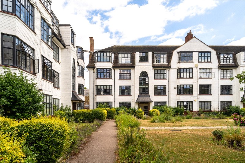 Leigham Avenue, London, SW16