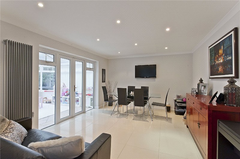 Woodland Grove, Weybridge, KT13
