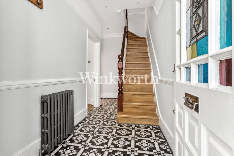 Chimes Avenue, London, N13