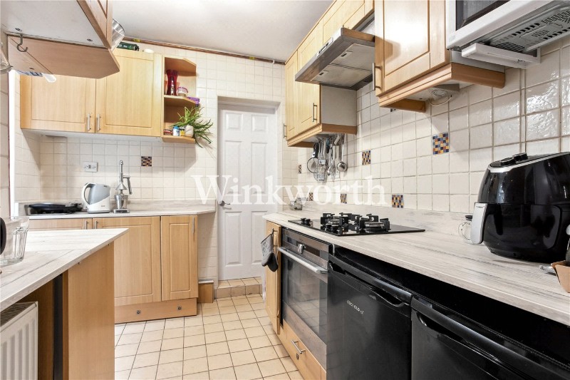 Station Crescent, London, N15