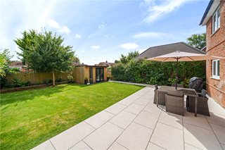 Cascade Way, Farnham, Surrey, GU9