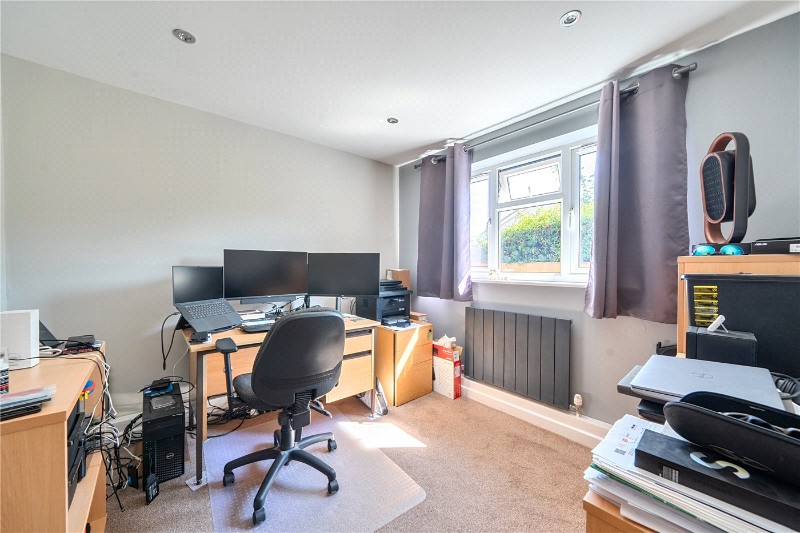 Nutbourne, Farnham, Surrey, GU9
