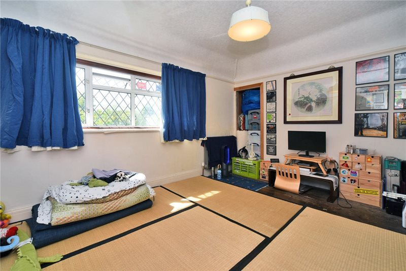 Oaks Avenue, Worcester Park, KT4
