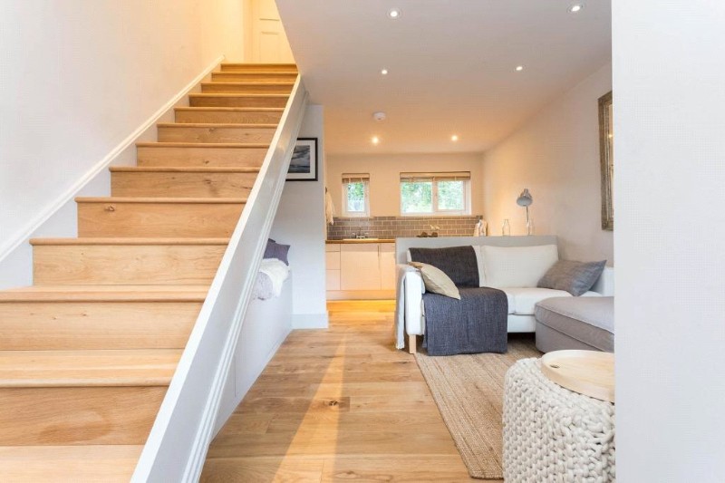 Coach House Lane, Highbury Hill, Islington, N5