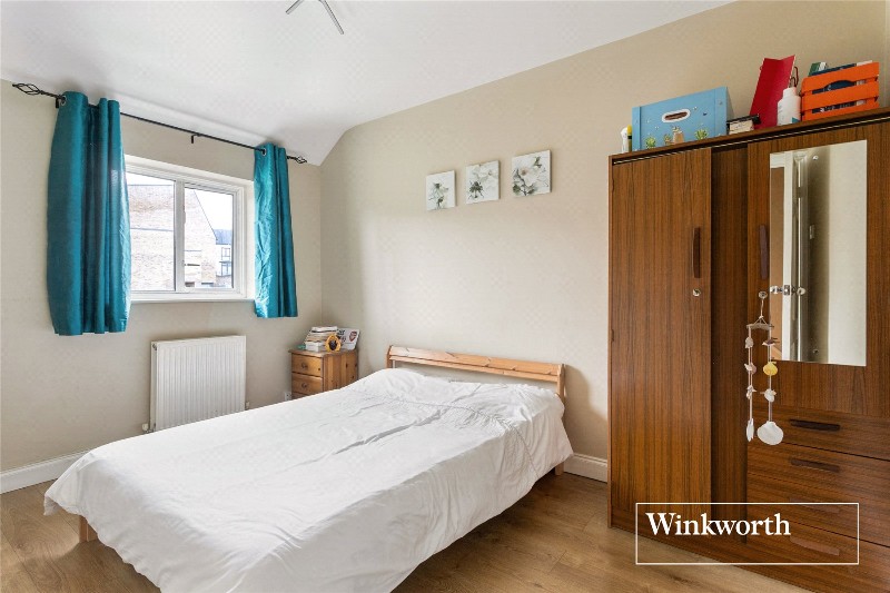 Brent Place, Barnet, EN5