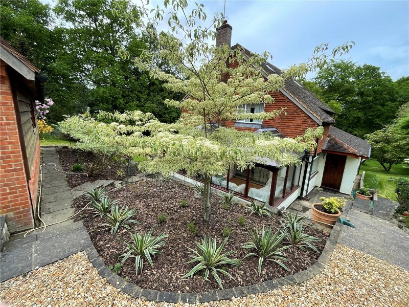 Fernbrae Close, Rowledge, Farnham, Surrey, GU10