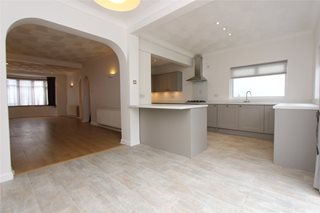Beach Avenue, Leigh-on-Sea, SS9