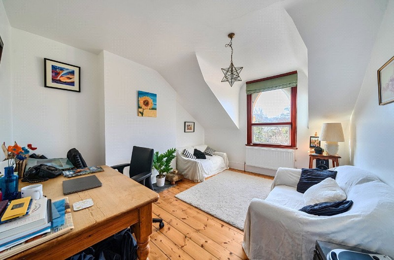 Chalfont Road, London, SE25
