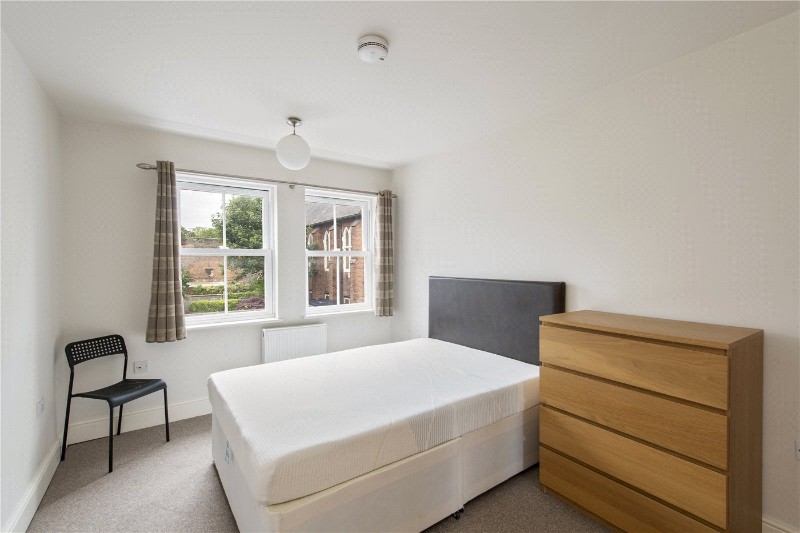 Guernsey Grove, London, SE24