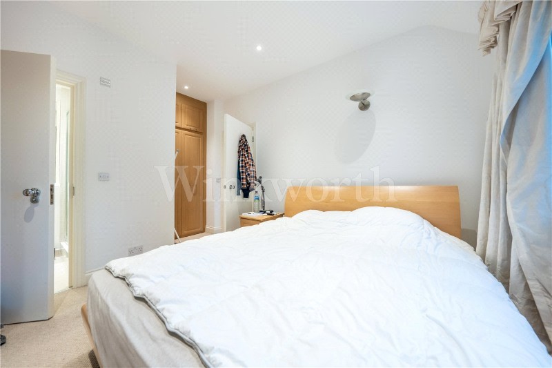 Golders Green Crescent, London, NW11
