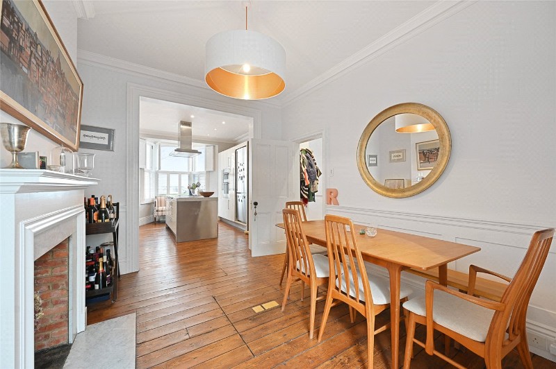 Bloemfontein Avenue, London, W12