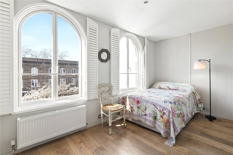 Powis Square, London, W11