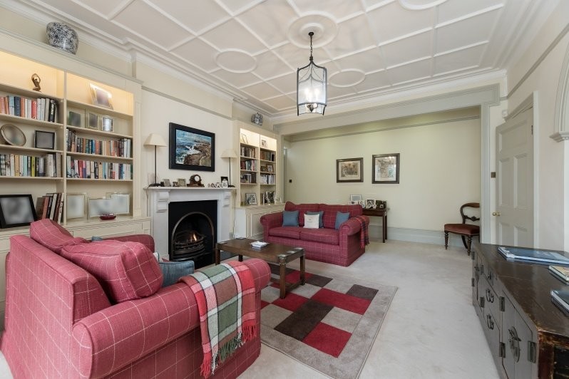 Howards Lane, London, SW15