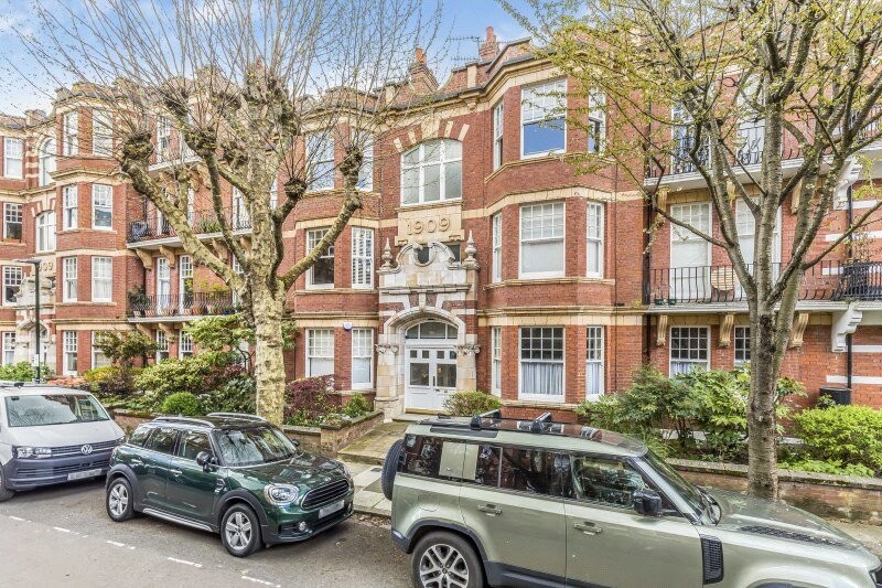 Riverview Gardens, London, SW13