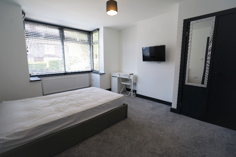 Fifth Avenue, Bristol, BS7