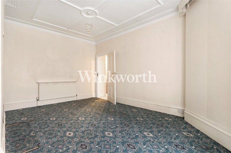 Caversham Avenue, London, N13